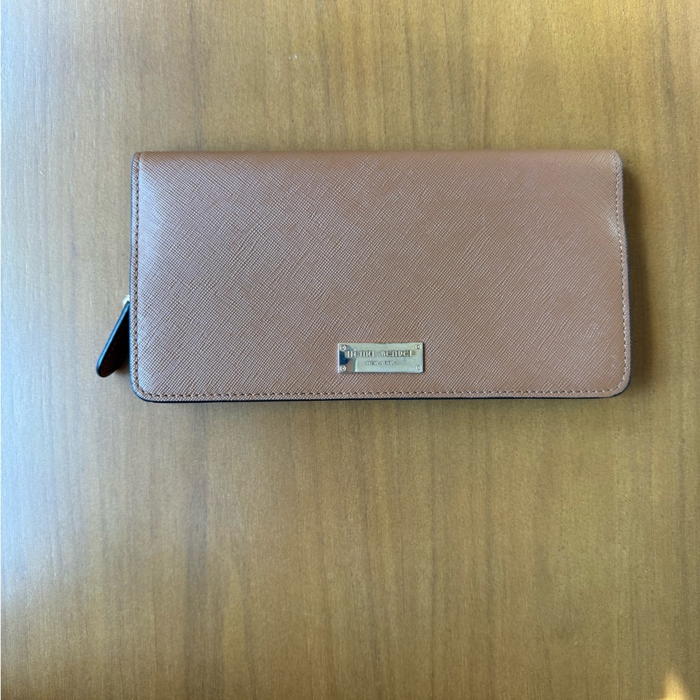 Henri Bendel‎  Brown Wallet